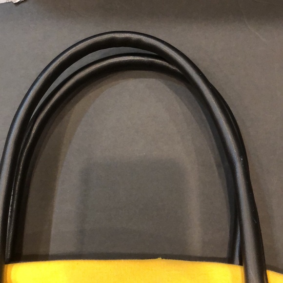 Disney Winnie The Pooh Overnight Bag - Picture 11 of 11